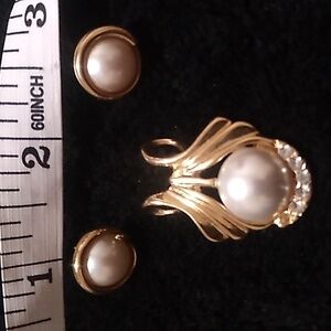 Earrings and pendant set